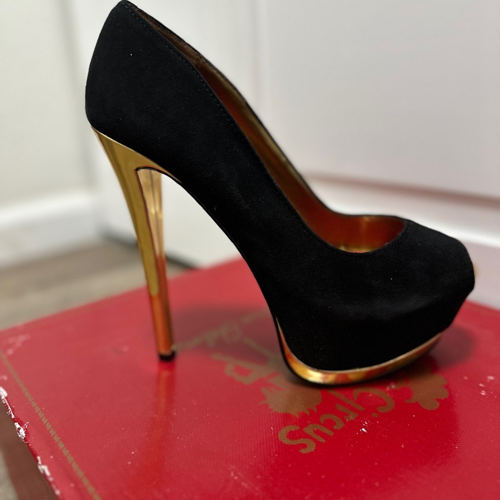 Elegant Black and Gold Women's Heels